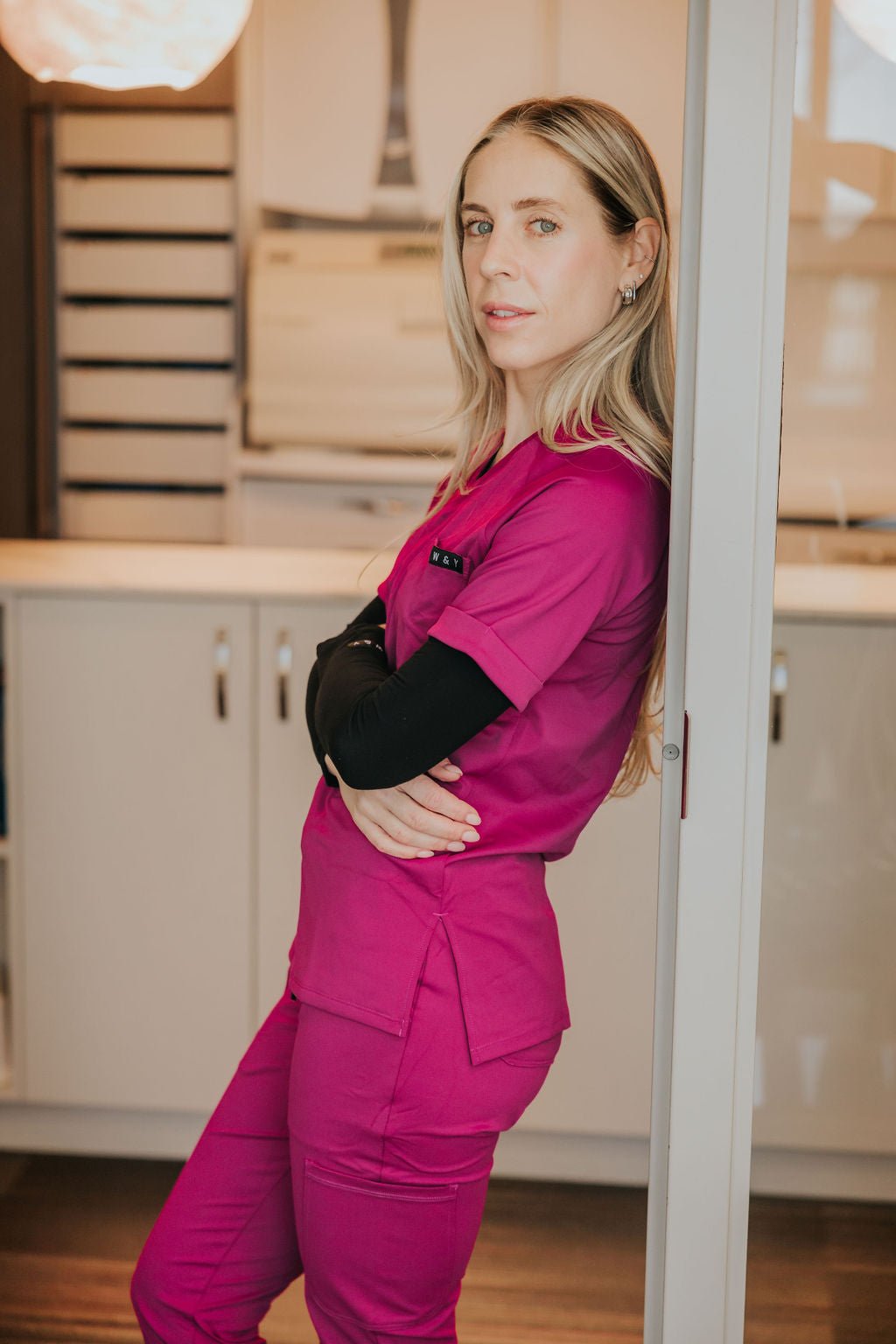HAUT D'UNIFORME SHEPHERD AVEC POCHES (COL EN V) - MAGENTA - WILL&YOU