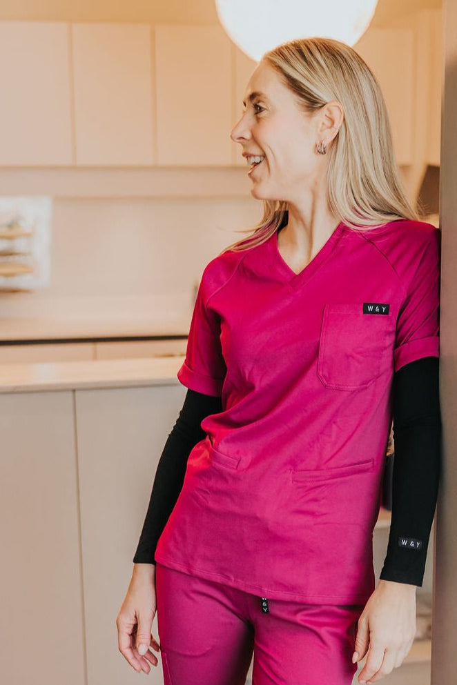 HAUT D'UNIFORME SHEPHERD AVEC POCHES (COL EN V) - MAGENTA - WILL&YOU