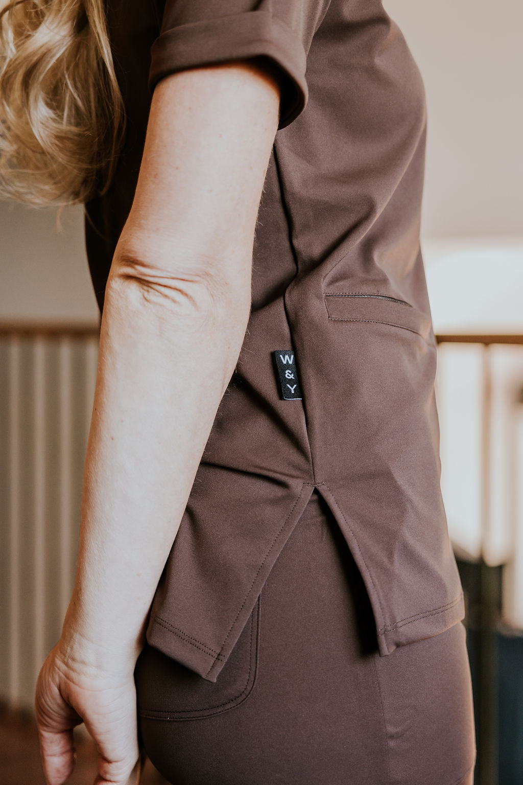 SHEPHERD UNIFORM TOP WITH POCKETS (V-NECK) -ESPRESSO- 