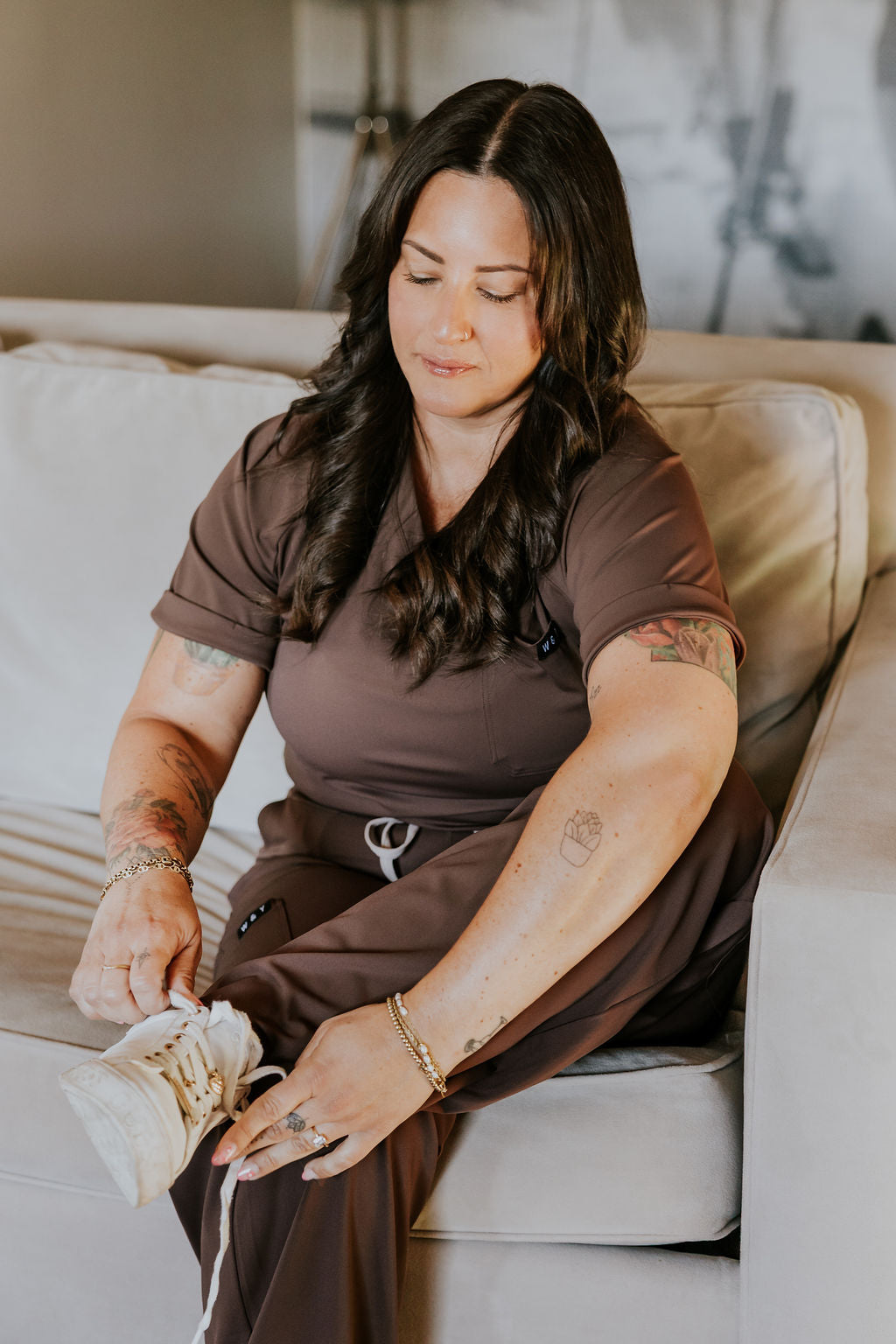 SHEPHERD UNIFORM TOP (V NECK) -ESPRESSO- 