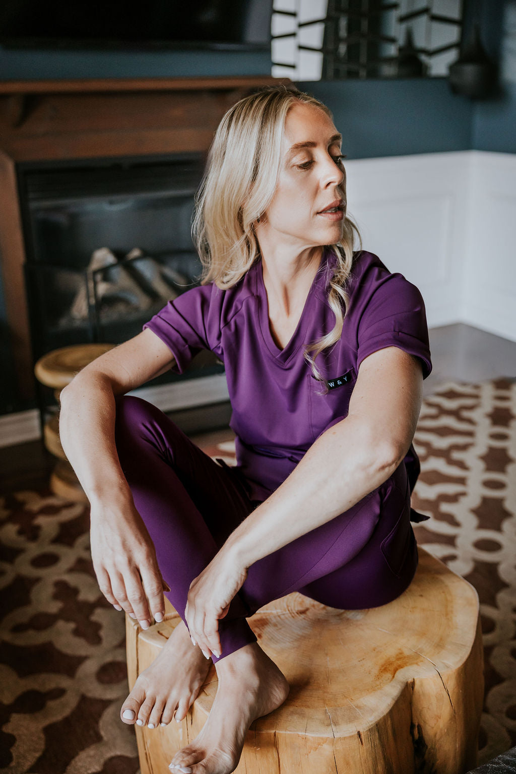 SHEPHERD UNIFORM TOP WITH POCKETS (V-NECK) -GRAPE- 