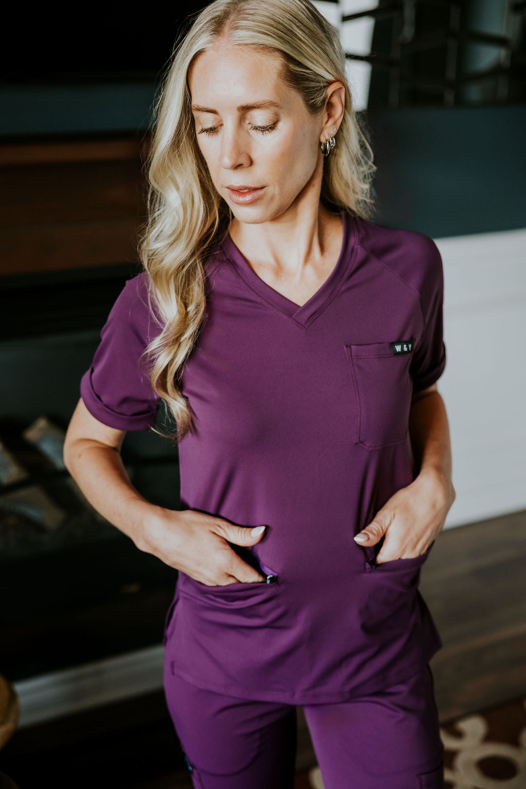 SHEPHERD UNIFORM TOP WITH POCKETS (V-NECK) -GRAPE- 