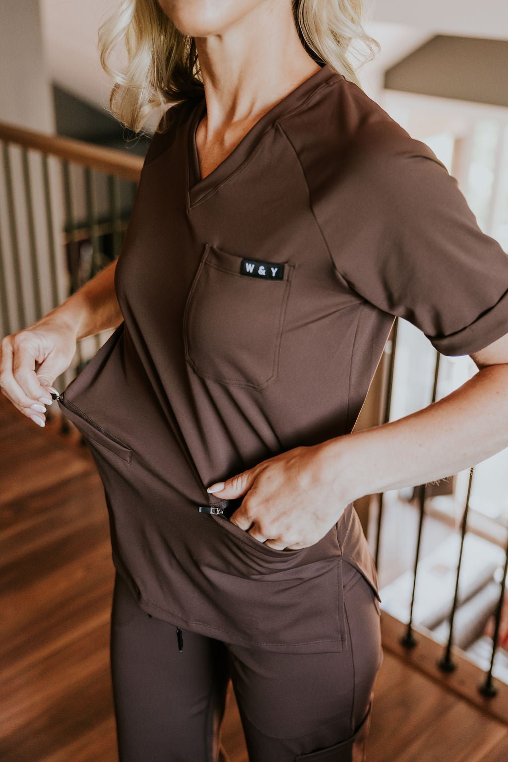 HAUT D'UNIFORME SHEPHERD AVEC POCHES (COL EN V) -ESPRESSO - WILL&YOU