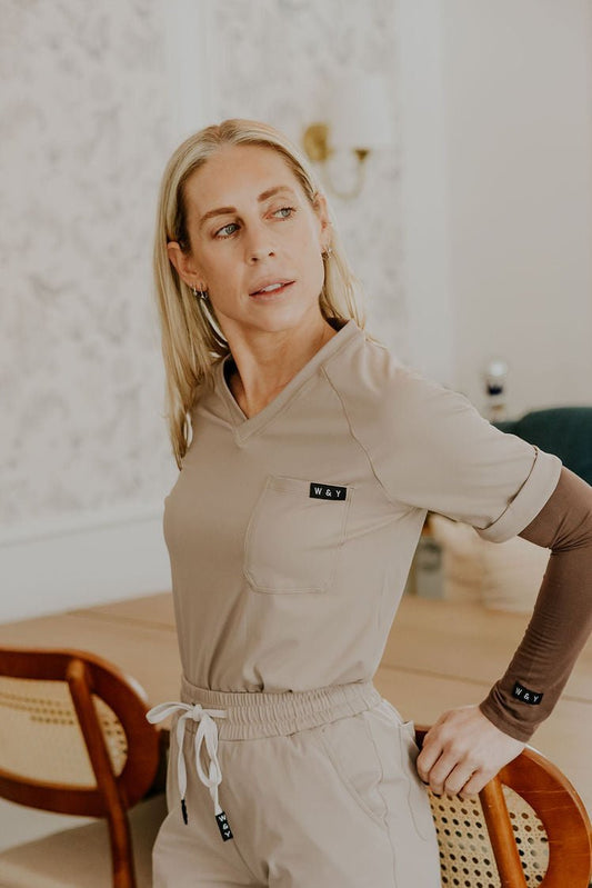 HAUT D'UNIFORME SHEPHERD SANS POCHE (COL EN V) - GREIGE - WILL&YOU