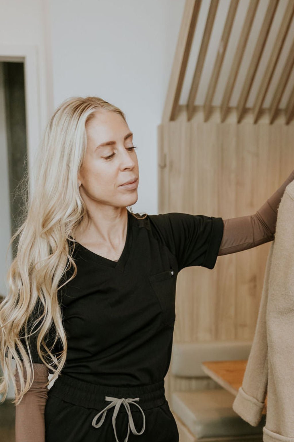 HAUT D'UNIFORME SHEPHERD SANS POCHE (COL EN V) - NOIR - WILL&YOU